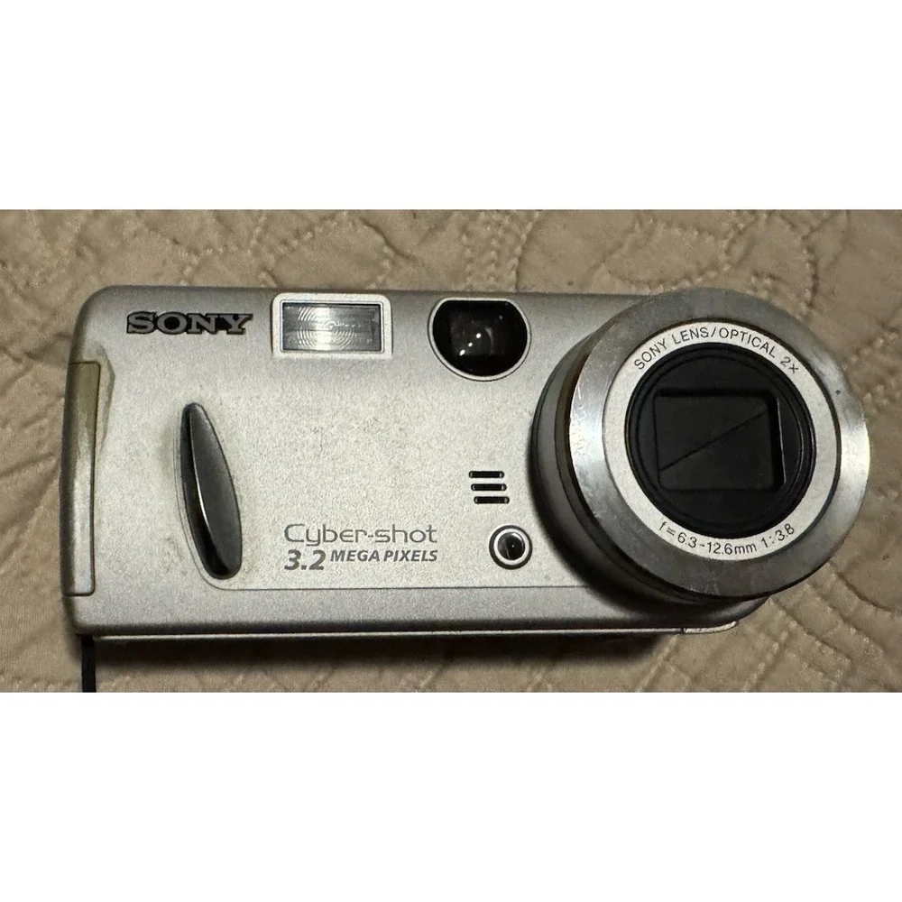 Sony Cyber-Shot DSC-P52 Digital Camera Parts Only For Repair or Parts